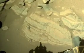 سنگ‌های لایه‌ای در مسیر مریخ‌نورد پشتکار؛ هدف احتمالی بعدی برای نمونه‌برداری