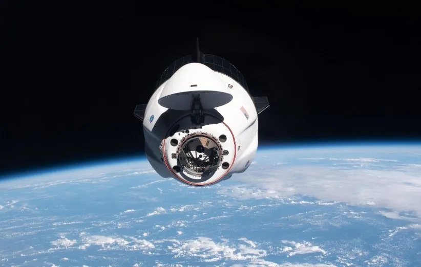 کپسول سرنشین‌دار اندور دراگون اسپیس‌ایکس در مأموریت کرو-2