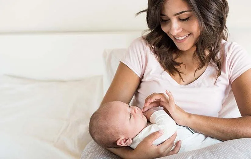 مادر در دوران شیردهی باید تغذیه صحیح داشته باشد