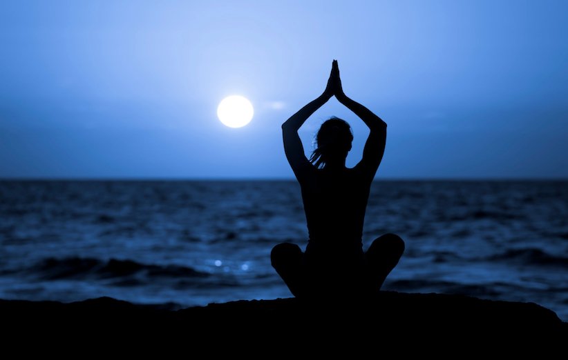چگونه تمرین‌های یوگا را با چرخه‌ی ماه هماهنگ کنیم