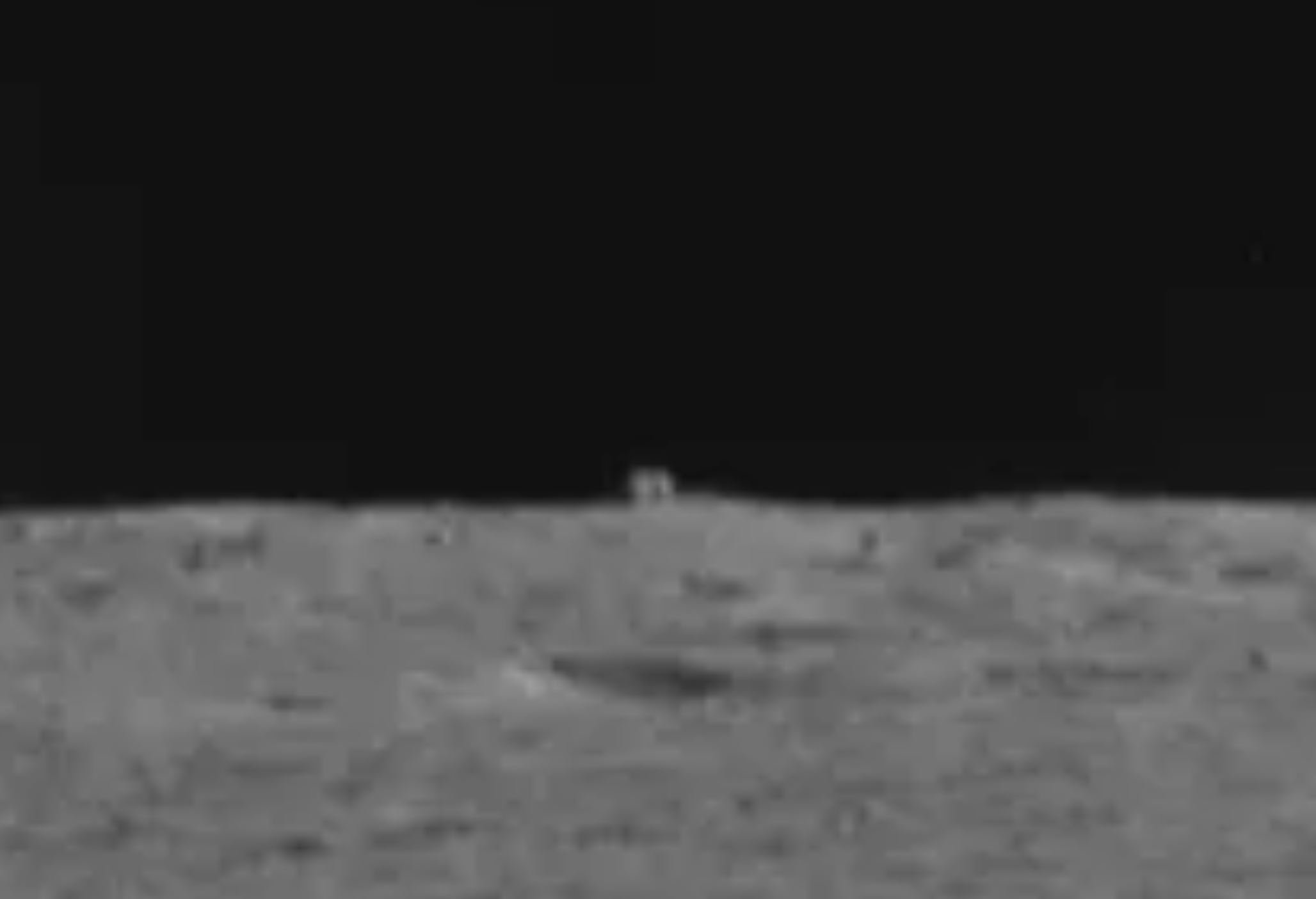 نمای نزدیک‌تر از مکعب عجیب دیده شده روی ماه توسط کاوشگر یوتو-2 چین