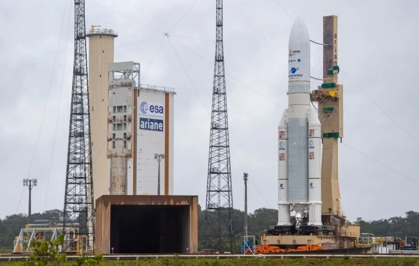 موشک آریان 5 و تلسکوپ جیمز وب در سکوی پرتاب