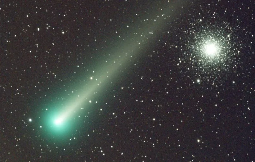 نمایی از دنباله‌دار لئونارد و خوشه‌ی کروی M3