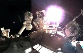 راهپیمایی فضایی فضانوردان شنژو 13