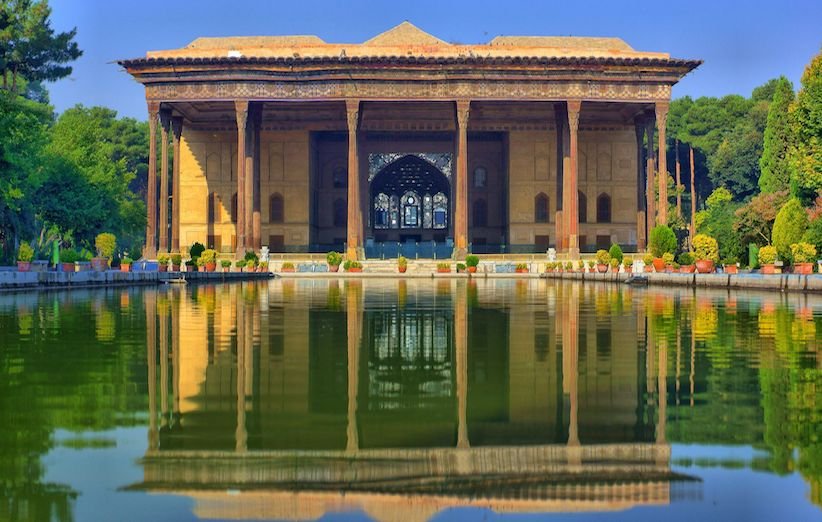 کاخ یا عمارت چهل ستون اصفهان