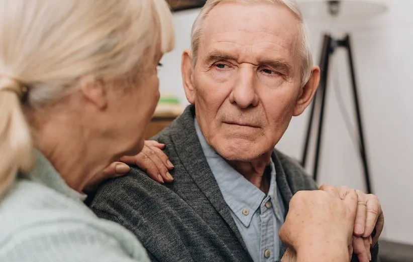 جلوی پدرشوهر از شما بد می‌گوید