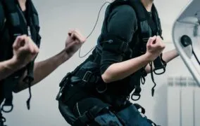 دستگاه تحریک الکتریکی عضلات (EMS)