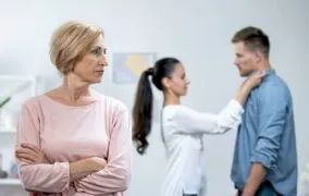 ویژگی‌های مادرشوهر حسود