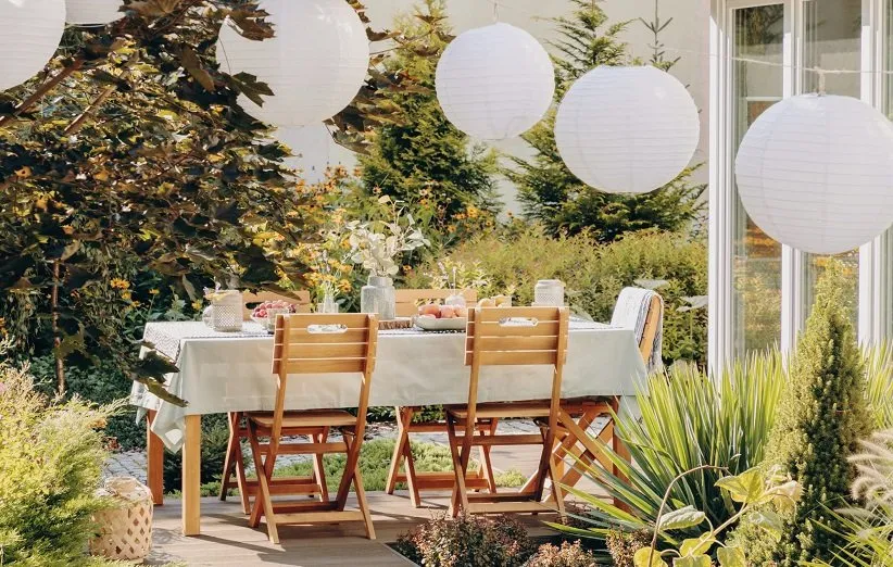 مادرشوهر حسود شما را به دورهمی‌های خود راه نمی‌دهد