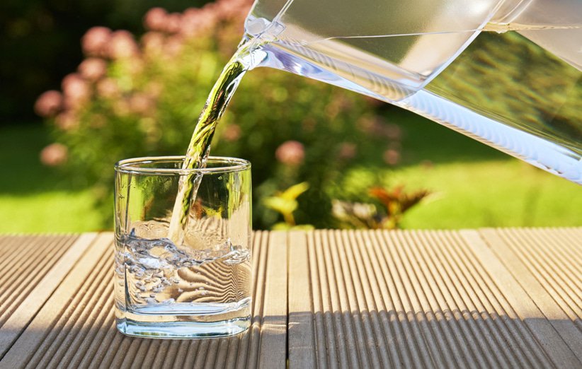 اهمیت نوشیدن آب برای پیری سالم