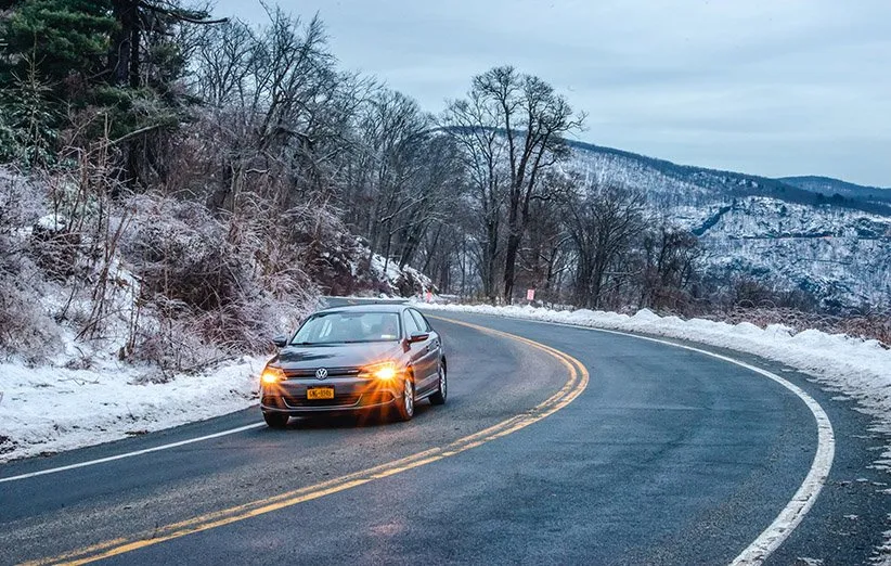 سفر جادهای در زمستان