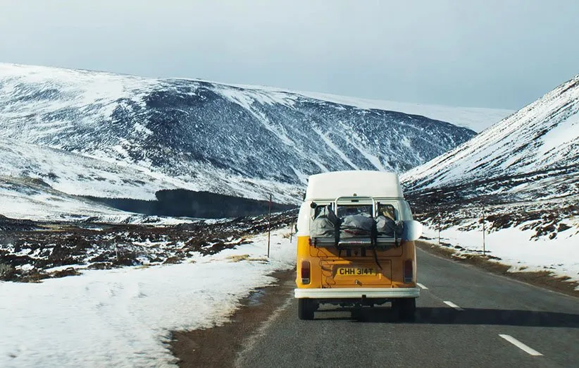 سفر جادهای در زمستان