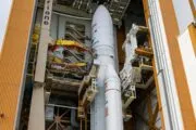 موشک آریان 5 و تلسکوپ جیمز وب در سکوی پرتاب