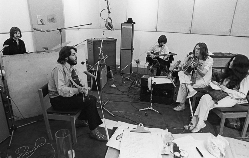 گروه بیتلز در حال تمرین در استودیو