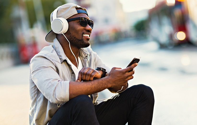 گوش دادن به موسیقی چه تأثیری روی ورزش کردن شما می‌گذارد؟