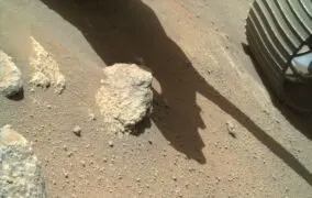 سطح زیر مریخ‌نورد پشتکار در 13 ژانویه 2022 (23 دی 1400)