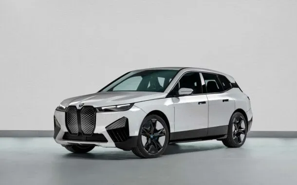 فناوری تغییر رنگ خودرو بی ام و