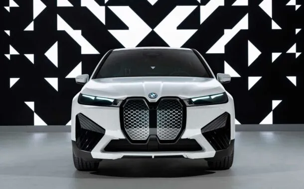 فناوری تغییر رنگ خودرو بی ام و