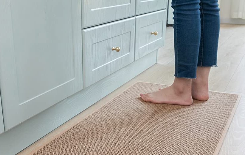فرش ساده‌ی آشپزخانه