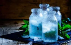 5 دلیل که ثابت می‌کند نباید آب یخ بنوشید