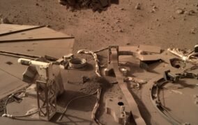 گردوغبار نشسته بر روی سطوح کاوشگر اینسایت ناسا