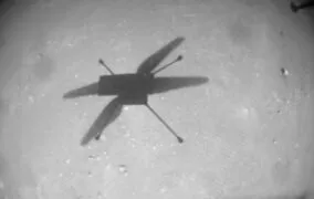 سایه‌ی بالگرد نبوغ در نوزدهمین پرواز مریخی