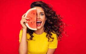 4 باور غلط درباره‌ی زمان مصرف میوه (همراه با توصیه‌هایی برای افراد مبتلا به دیابت)