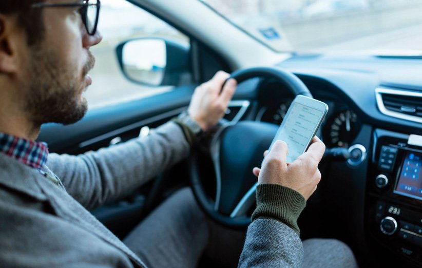 صحبت کردن با موبایل در حین رانندگی
