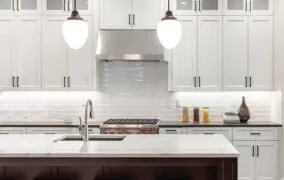 تمیز کردن کاشی‌های آشپزخانه