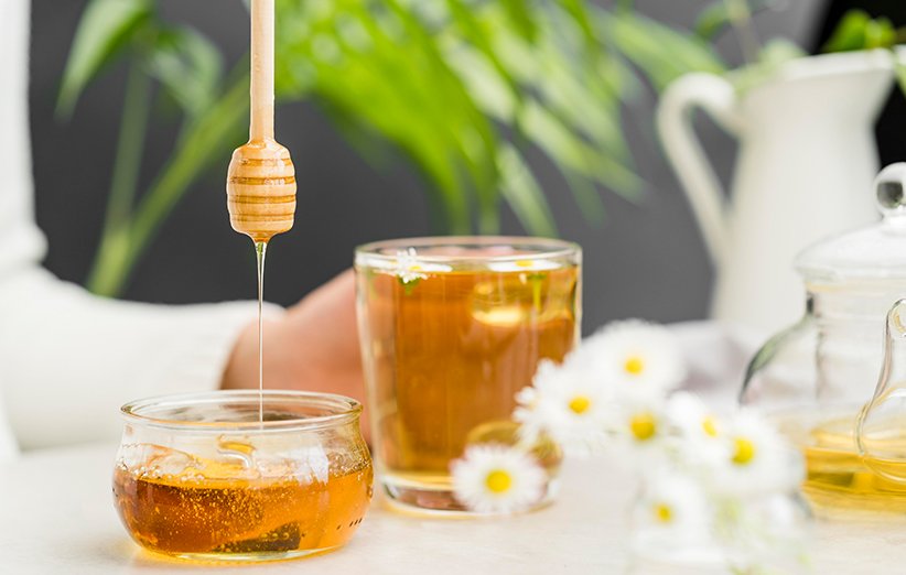 عسل برای درمان ترک گوشه‌ی لب