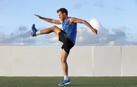 3 فایده‌ی حرکات کششی پویا و تمرین‌هایی برای شروع