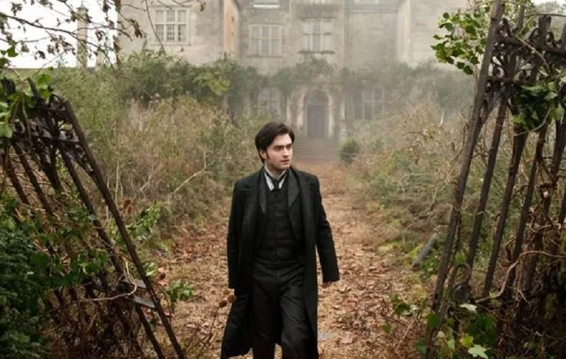 زن سیاه‌پوش