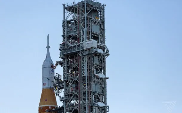 انتقال SLS به سکوی پرتاب