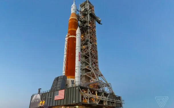 انتقال SLS به سکوی پرتاب