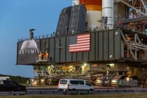 سامانه‌ی پرتاب فضایی در سکوی پرتاب مرکز فضایی کندی ناسا