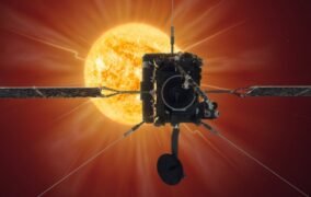 طرحی گرافیکی از مدارگرد خورشیدی اروپا هنگام سفر به سوی خورشید