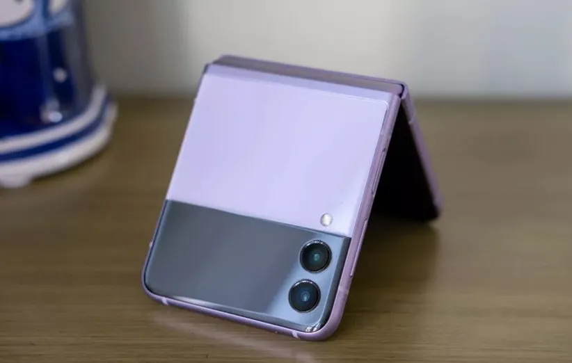 گوشی‌های تاشو