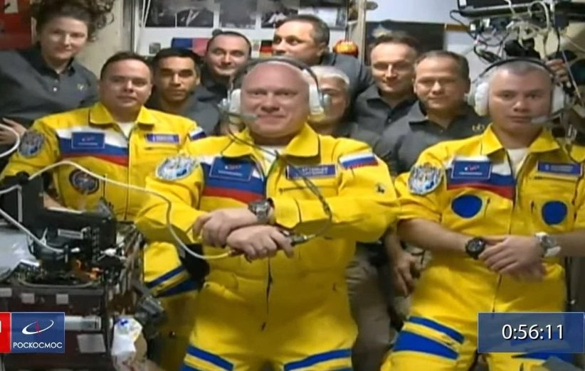 پوشش فضانوردان روسیه در مأموریت سایوز MS-21 به رنگ پرچم اوکراین