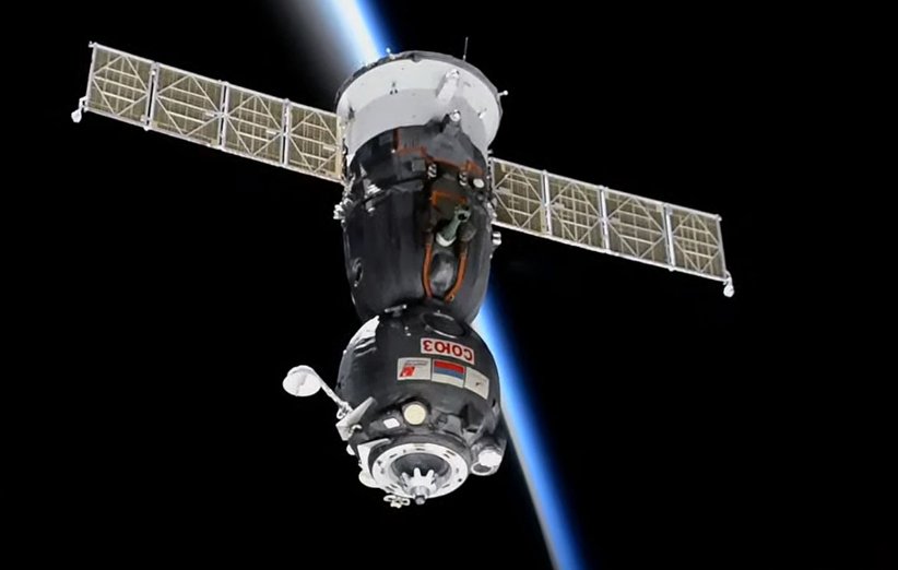 فضاپیمای سایوز MS-19 هنگام بازگشت در مدار زمین