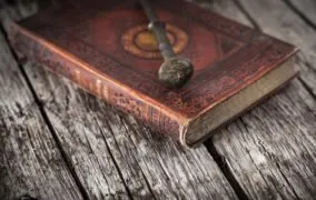 چگونه کتاب‌های آسیب‌دیده را در خانه صحافی کنیم