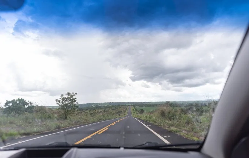 ماندن داخل ماشین در روزهای بارانی