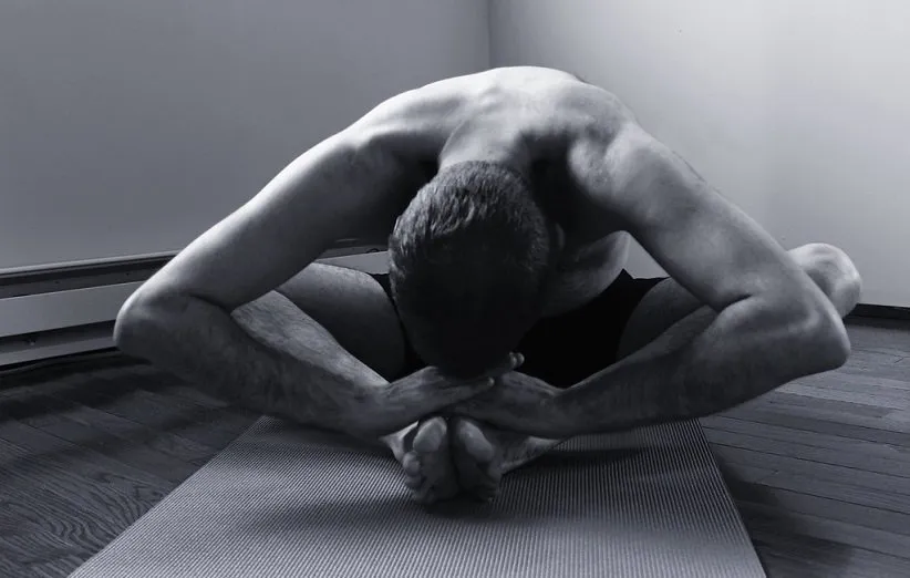 خم شدن به جلو در حالت چهار زانو