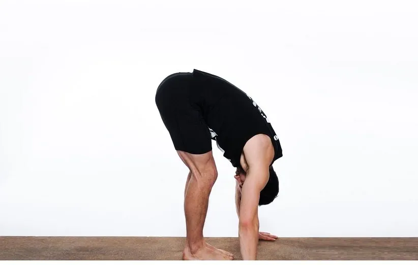 خم شدن به جلو ایستاده