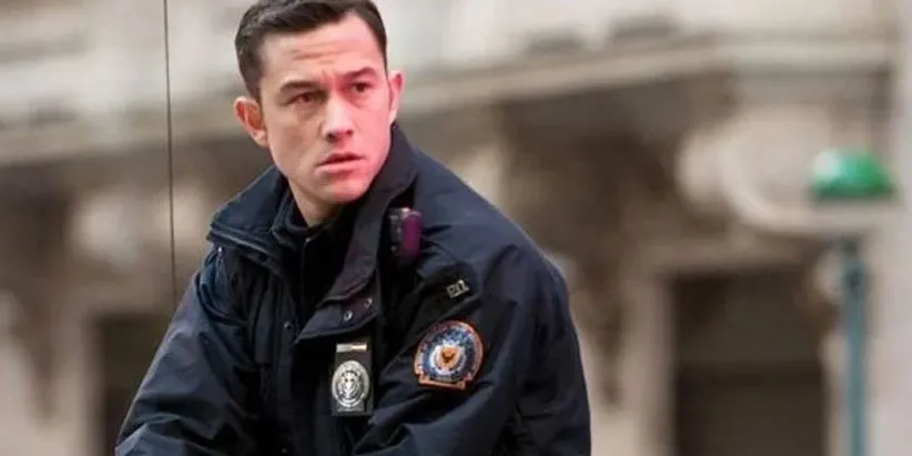 گوردن لویت در نقش رابین در شوالیه تاریکی