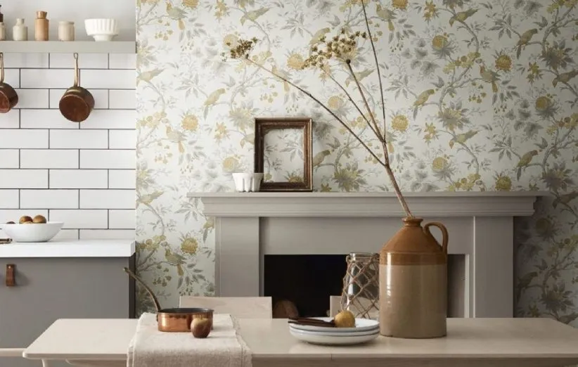 نصب کاغذ دیواری بالای شومینه و طاقچه