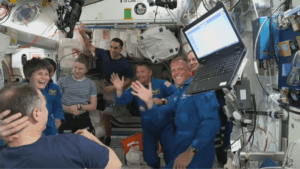 فضانوردان حاضر در ایستگاه فضایی پس از رسیدن خدمه‌ی کرو-4