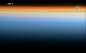 فضاپیمای سرنشین‌دار دراگون در مأموریت Ax-1 هنگام طلوع مداری خورشید