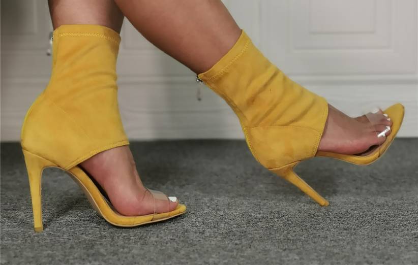 کفش زرد