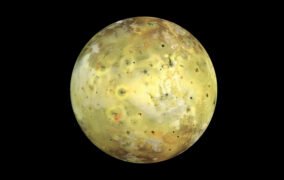 نگاه فضاپیمای گالیله به آیو، سومین قمر بزرگ سیاره‌ی مشتری