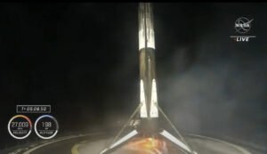 بازگشت مرحله‌ی اول موشک فالکون 9 به زمین